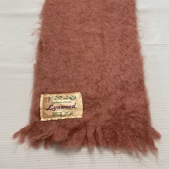Lynwood Scotland VTG Pink Mohair Wool Scarf - Picture 2 of 7